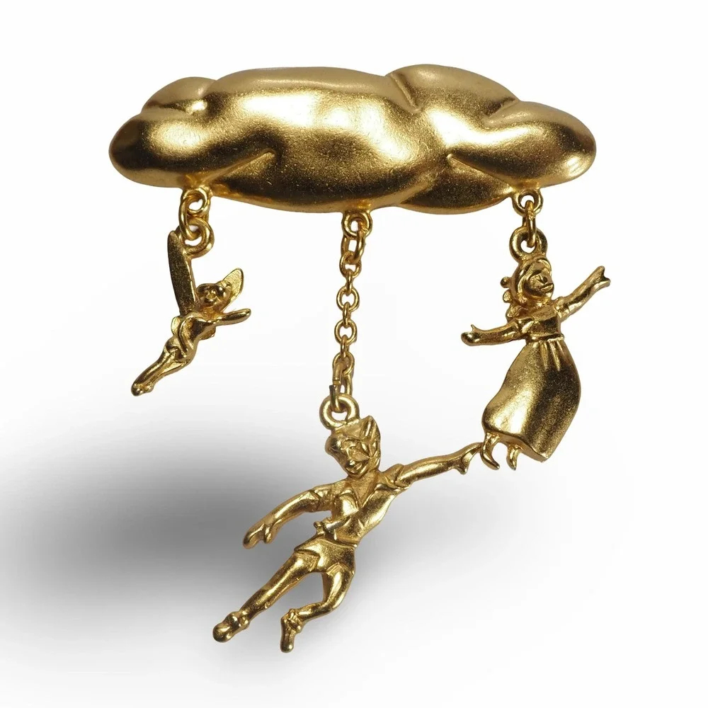 Disney Peter Pan Brooch Pin Womens OS Gold‎ Plated Wendy Tinkerbell Cloud Dangle